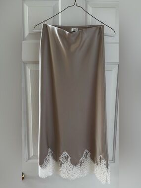 Aritzia Henrietta Satin Skirt Wilfred - Mcna Bg /Lt Brch